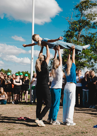 Girl Vibes - Klik for at tilmelde dig